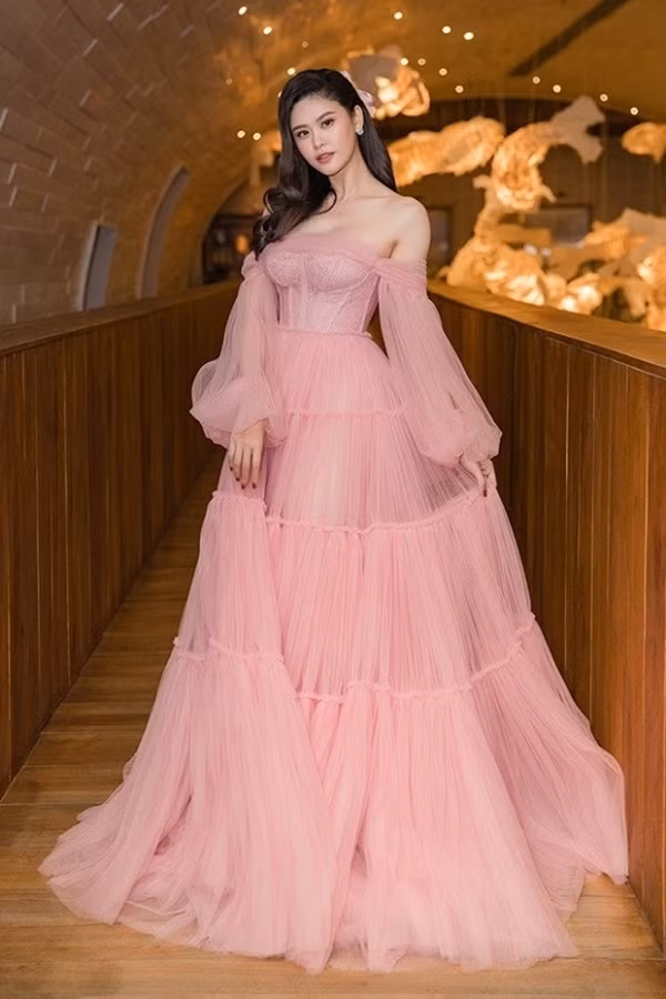 Top 10 bộ trang phục thảm đỏ đẹp hút hồn của sao Việt năm 2019 ảnh 7 Top những trang phục thảm đỏ đẹp nhất của sao Việt năm 2019