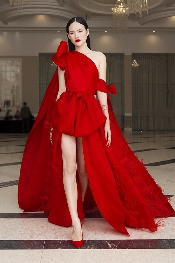 Top 10 bộ trang phục thảm đỏ đẹp hút hồn của sao Việt năm 2019 ảnh 10 Top những trang phục thảm đỏ đẹp nhất của sao Việt năm 2019