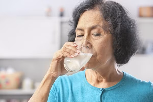 Cách đơn giản khắc phục người già chán ăn ảnh 1 5 nguyen nhan khien nguoi gia chan an va cach khac phuc don gian - 1