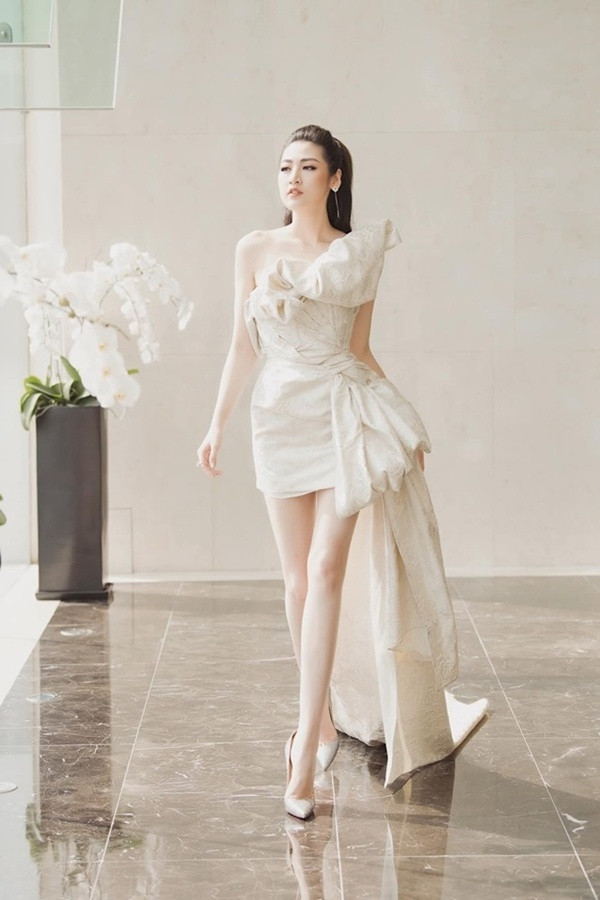 Top 10 bộ trang phục thảm đỏ đẹp hút hồn của sao Việt năm 2019 ảnh 3 Top những trang phục thảm đỏ đẹp nhất của sao Việt năm 2019