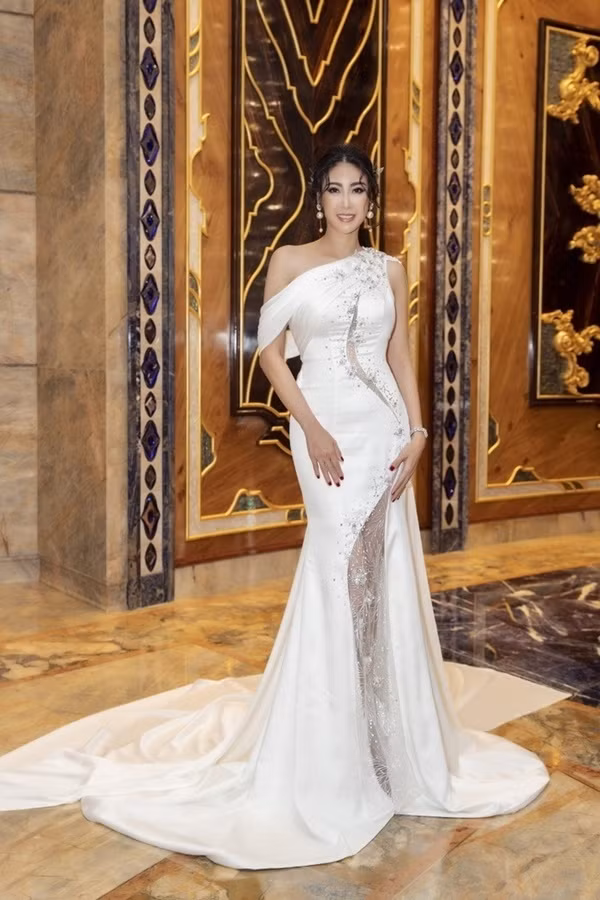 Top 10 bộ trang phục thảm đỏ đẹp hút hồn của sao Việt năm 2019 ảnh 2 Top những trang phục thảm đỏ đẹp nhất của sao Việt năm 2019