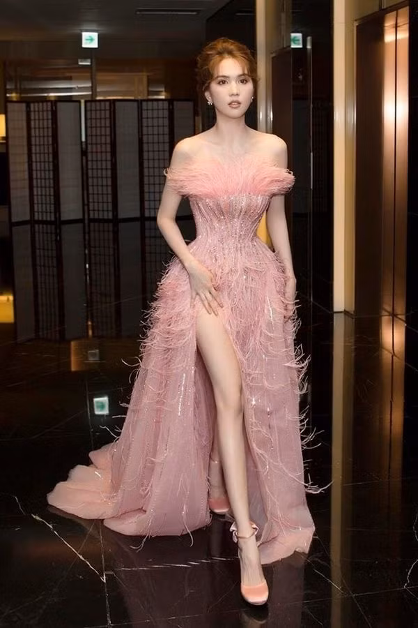 Top 10 bộ trang phục thảm đỏ đẹp hút hồn của sao Việt năm 2019 ảnh 4 Top những trang phục thảm đỏ đẹp nhất của sao Việt năm 2019