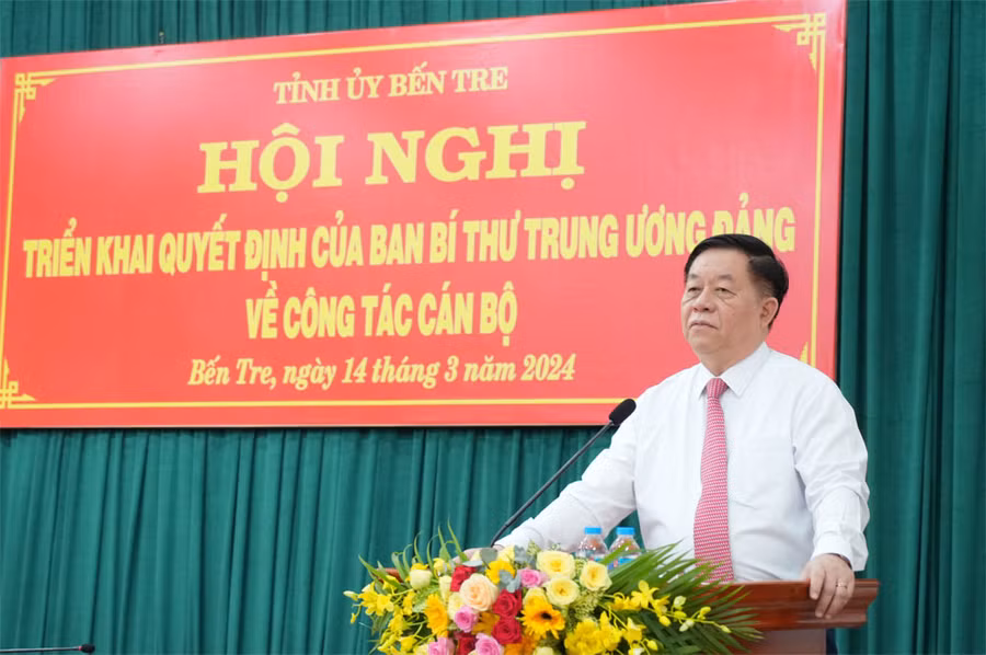 Ông Nguyễn Trọng Nghĩa, Bí thư Trung ương Đảng, Trưởng Ban Tuyên giáo Trung ương phát biểu giao nhiệm vụ.