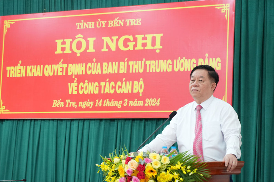Ông Nguyễn Trọng Nghĩa, Bí thư Trung ương Đảng, Trưởng Ban Tuyên giáo Trung ương phát biểu giao nhiệm vụ. Ông Nguyễn Trọng Nghĩa, Bí thư Trung ương Đảng, Trưởng Ban Tuyên giáo Trung ương phát biểu giao nhiệm vụ.