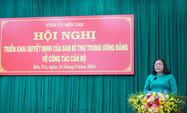 Bà Hồ Thị Hoàng Yến, Quyền Bí thư Tỉnh ủy, Chủ tịch HĐND tỉnh Bến Tre phát biểu chúc mừng. Bà Hồ Thị Hoàng Yến, Quyền Bí thư Tỉnh ủy, Chủ tịch HĐND tỉnh Bến Tre phát biểu chúc mừng.