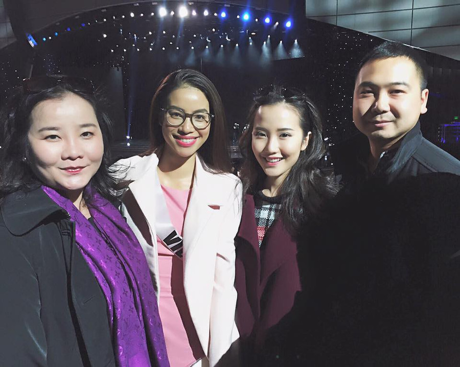 Những cặp mẹ con xinh đẹp nổi tiếng, giàu có và học thức khiến bao người ước ao ảnh 35 Những cặp mẹ con xinh đẹp nổi tiếng, giàu có và học thức khiến bao người ước ao ảnh 35