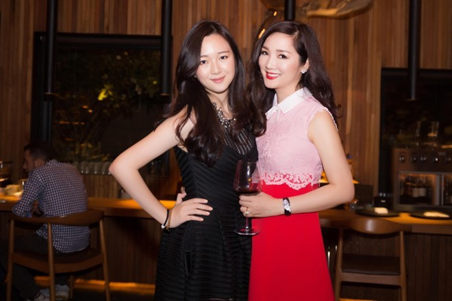 Những cặp mẹ con xinh đẹp nổi tiếng, giàu có và học thức khiến bao người ước ao ảnh 14 Những cặp mẹ con xinh đẹp nổi tiếng, giàu có và học thức khiến bao người ước ao ảnh 14