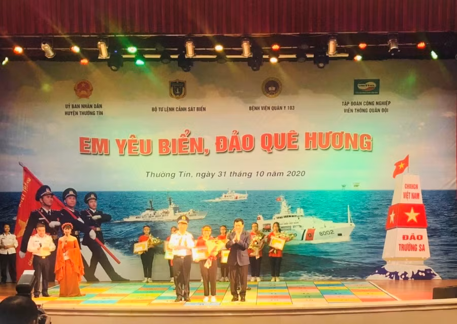 Em Phạm Hương Giang lớp 8A1 đạt giải nhất cuộc thi Em yêu biển đảo quê hương do Cục cảnh sát biển VN tổ chức