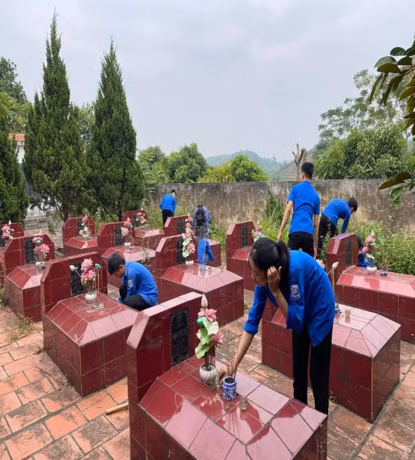 Trường THPT Mỏ Trạng (Yên Thế - Bắc Giang): Chú trọng giáo dục đạo đức và kĩ năng sống cho học sinh ảnh 2