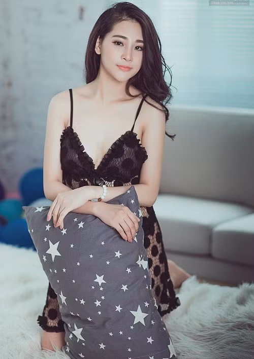 Thế nhưng, cuộc sống hôn nhân không được trọn vẹn. Vì mâu thuẫn, mình và chồng quyết định chia tay, sống ly thân hiện đã được hai năm và dĩ nhiên, mình nhận phần nuôi dưỡng và chăm sóc hai đứa con".