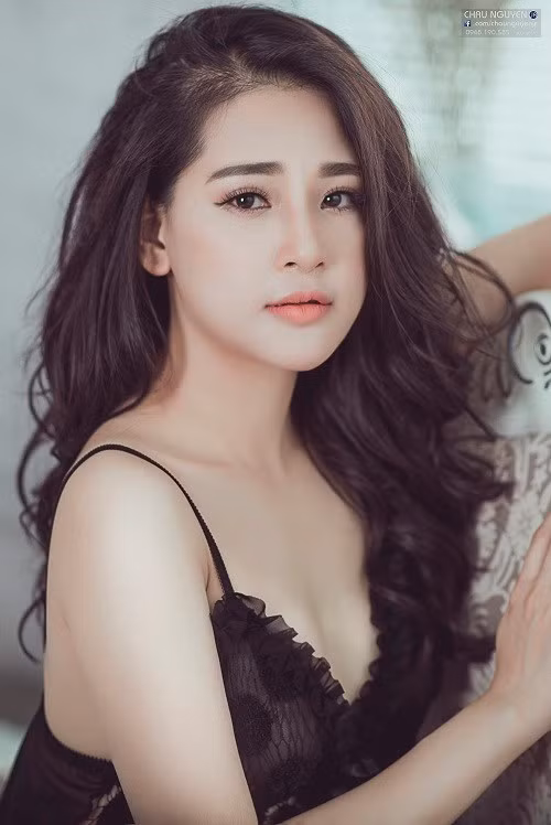 Nguyễn Thái Diệu Linh sinh năm 1985, quê gốc Hải Phòng nhưng sinh ra và lớn lên tại Hà Nội. Hiện là diễn viên đóng phụ phim, quảng cáo, Mv và nhận làm hình xăm tại nhà.