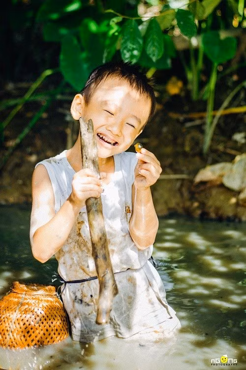 Anh mắt và nụ cười hồn nhiên của Gia Nam đã làm cho nhiều người quên đi những mệt mỏi của cuộc sống xô bồ, sống lại ngày ấu thơ, giản dị bình yên.