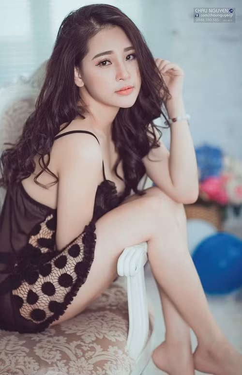 Cũng giống như những bà mẹ đơn thân khác, việc lựa chọn là một "Single mom" là điều không mong muốn, chị đã phải cân nhắc cẩn trọng khi một mình đương đầu với vô vàn khó khăn trong việc nuôi nấng hai đứa trẻ không có người đàn ông bên cạnh và còn chịu những "miệng lưỡi" người đời, áp lực từ dư luận xã hội.