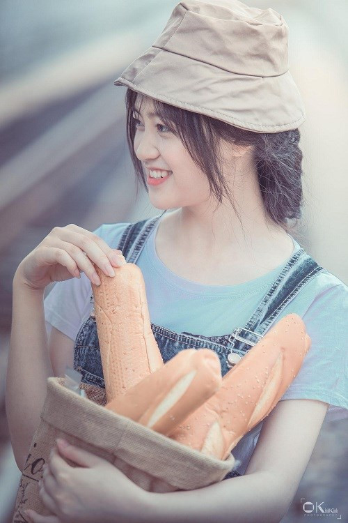 Mới đây, bộ ảnh với concept "Cô gái bán bánh mì" của nhiếp ảnh Phạm Nam gây nhiều chú ý trên một fanpage, diễn đàn về nhiếp ảnh nổi tiếng. Mới đây, bộ ảnh với concept "Cô gái bán bánh mì" của nhiếp ảnh Phạm Nam gây nhiều chú ý trên một fanpage, diễn đàn về nhiếp ảnh nổi tiếng.