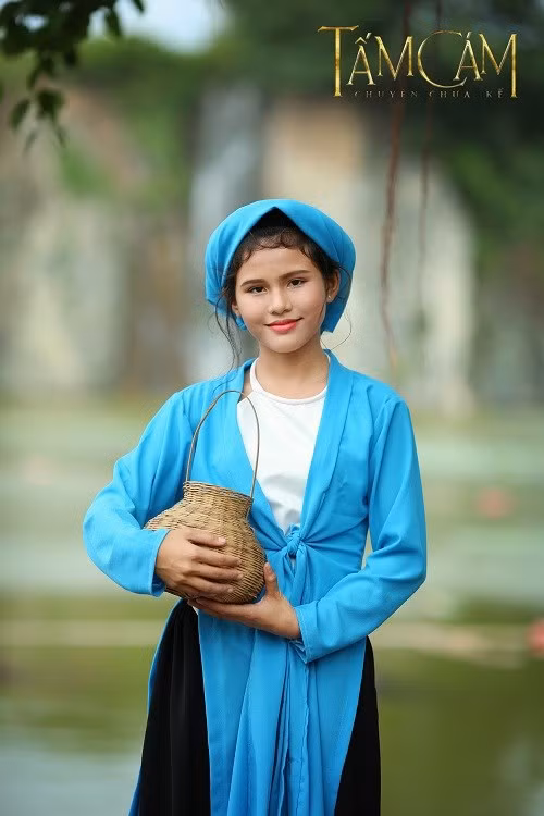 Trần Phương Chi (sinh năm 2000) hóa thân thành nàng Tấm dịu hiền và đầy cam chịu Trần Phương Chi (sinh năm 2000) hóa thân thành nàng Tấm dịu hiền và đầy cam chịu