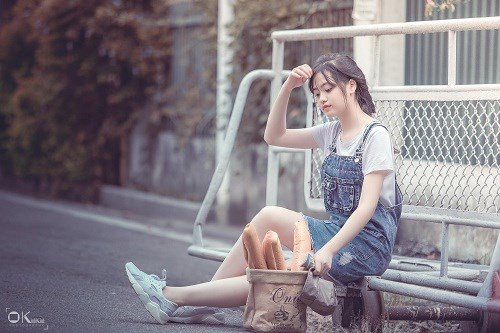 Hiện tại, Khánh Linh đang học lớp 12, trường THPT Chuyên Lào Cai. Hiện tại, Khánh Linh đang học lớp 12, trường THPT Chuyên Lào Cai.
