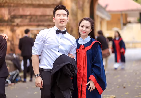 Mới đây, cô nàng sinh năm 1998 này vừa mừng rỡ khoe với bạn bè thông tin đã đậu vào trường Đại học Ngoại Thương – Hà Nội.