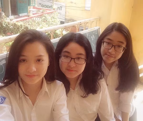 Hot girl trường Phan Đình Phùng mừng rỡ trở thành tân sinh viên Ngoại thương ảnh 11