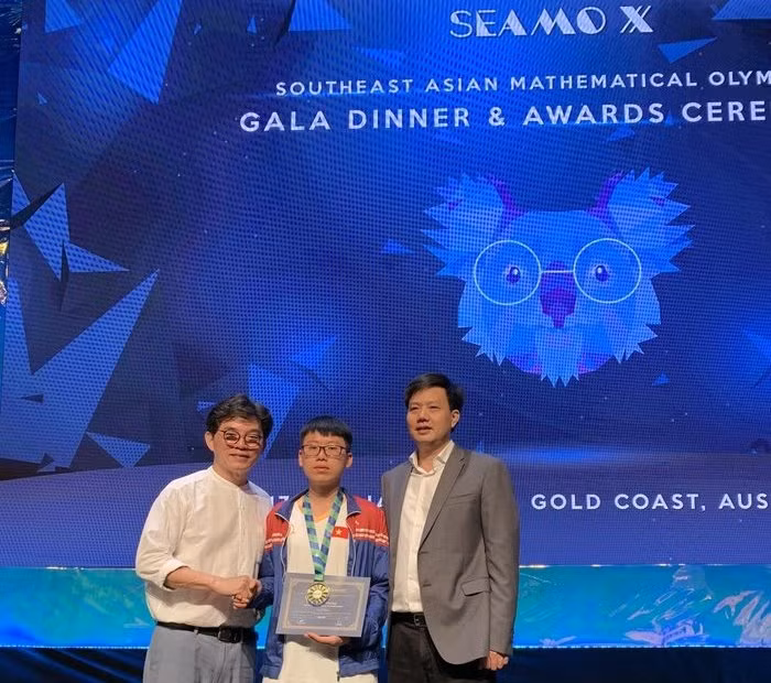 Thí sinh Lê Xuân Hoàng giành huy chương vàng cuộc thi Olympic toán học quốc tế SEAMO Thí sinh Lê Xuân Hoàng giành huy chương vàng cuộc thi Olympic toán học quốc tế SEAMO
