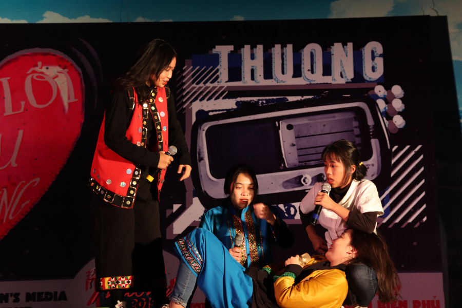 Buổi biểu diễn văn nghệ kêu gọi sự chung tay của các bạn trẻ chia sẻ yêu thương với học sinh nghèo do CLB MCC tổ chức đêm 05/01/2019 Buổi biểu diễn văn nghệ kêu gọi sự chung tay của các bạn trẻ chia sẻ yêu thương với học sinh nghèo do CLB MCC tổ chức đêm 05/01/2019