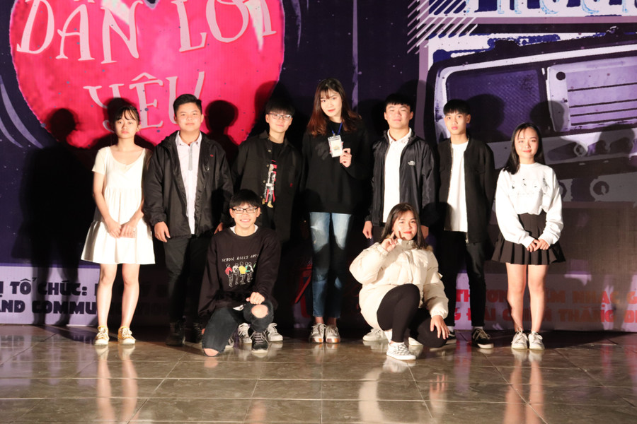 Hoạt động này còn nhằm truyền lửa cho các bạn trẻ về tấm gương học tập, rèn luyện của cựu học sinh nhà trường - Lê Nguyễn Tâm An Hoạt động này còn nhằm truyền lửa cho các bạn trẻ về tấm gương học tập, rèn luyện của cựu học sinh nhà trường - Lê Nguyễn Tâm An