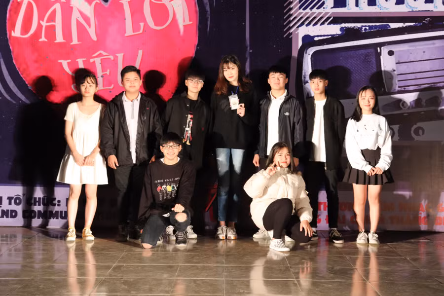 Hoạt động này còn nhằm truyền lửa cho các bạn trẻ về tấm gương học tập, rèn luyện của cựu học sinh nhà trường - Lê Nguyễn Tâm An