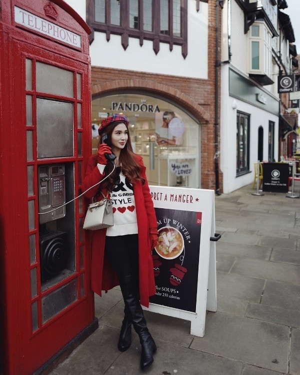 Những kiểu sơ mi siêu xinh được sao Việt “lăng xê” nhiệt tình tuần qua ảnh 12 Empty