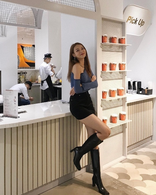 Những kiểu sơ mi siêu xinh được sao Việt “lăng xê” nhiệt tình tuần qua ảnh 14 Empty