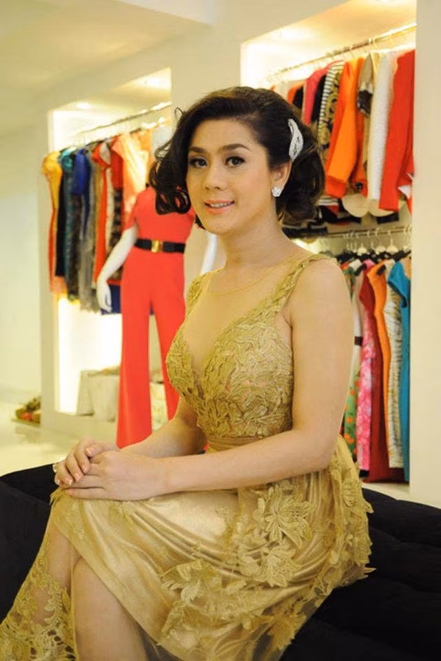 Không ngờ gu thời trang của Lâm Khánh Chi có một thời sến như thế này ảnh 12