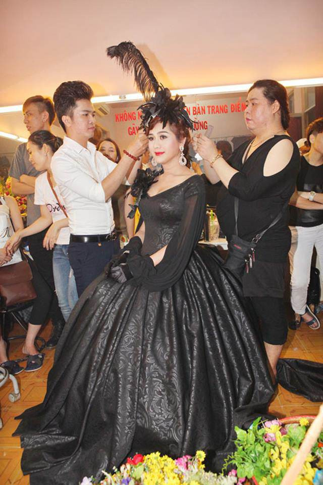 Không ngờ gu thời trang của Lâm Khánh Chi có một thời sến như thế này ảnh 7 Không ngờ gu thời trang của Lâm Khánh Chi có một thời sến như thế này ảnh 7