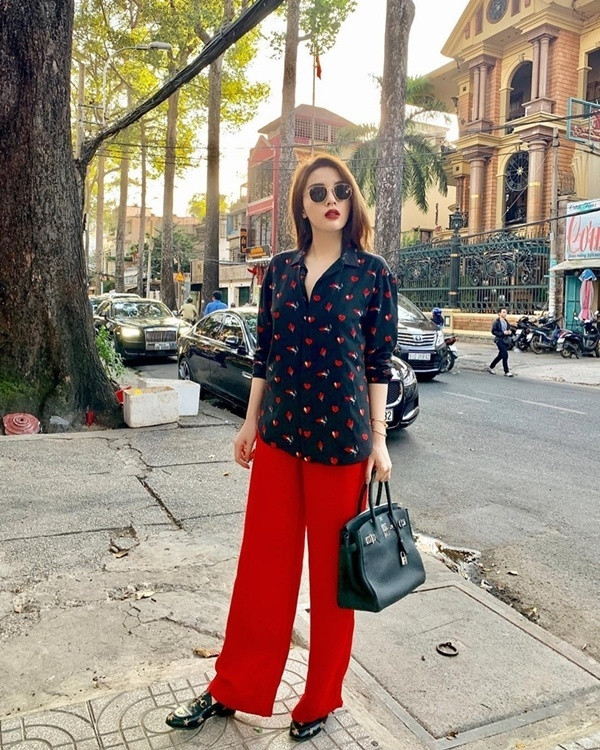 Những kiểu sơ mi siêu xinh được sao Việt “lăng xê” nhiệt tình tuần qua ảnh 1 Empty