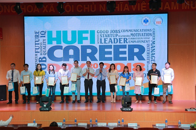 Ông Nguyễn Xuân Hoàn- Phó hiệu trưởng HUFI gửi thư cảm ơn đại diện Doanh nghiệp tham gia ngày hội tuyển dụng Ông Nguyễn Xuân Hoàn- Phó hiệu trưởng HUFI gửi thư cảm ơn đại diện Doanh nghiệp tham gia ngày hội tuyển dụng