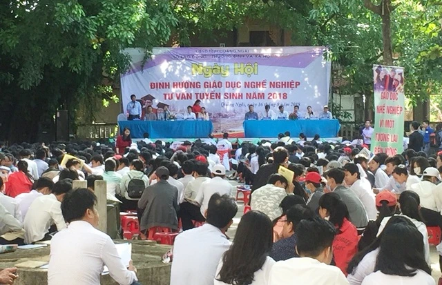 "Ngày hội định hướng giáo dục nghề nghiệp- Tư vấn tuyển sinh năm 2018” của tỉnh Quảng Ngãi thu hút đông đảo học sinh tham gia