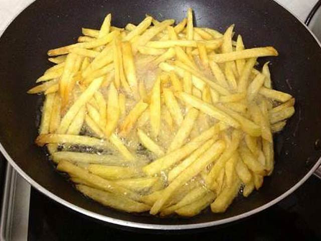 Cách làm khoai tây chiên lắc phô mai ngon chẳng kém ngoài hàng Cách làm khoai tây chiên lắc phô mai ngon chẳng kém ngoài hàng