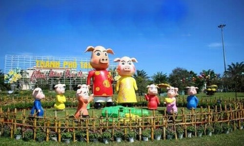 Đại gia đình heo phong cách ‘thanh niên nghiêm túc’. Đại gia đình heo phong cách thanh niên nghiêm túc.