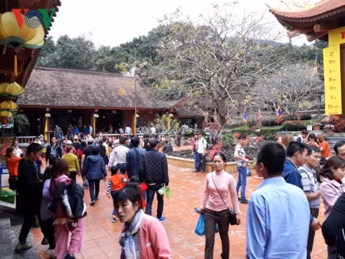 đầu xuân bái phật, vãn cảnh non thiêng yên tử hình 1 dau xuan bai phat, van canh non thieng yen tu hinh 1