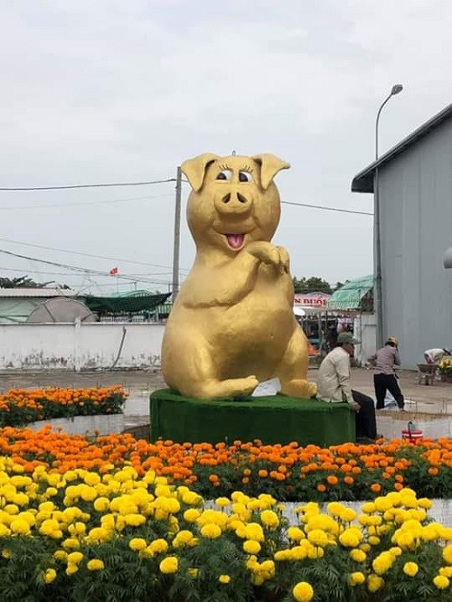 Sự phối hợp hoàn hảo giữa heo mũm mĩm và chó dễ thương. Sự phối hợp hoàn hảo giữa heo mũm mĩm và chó dễ thương.