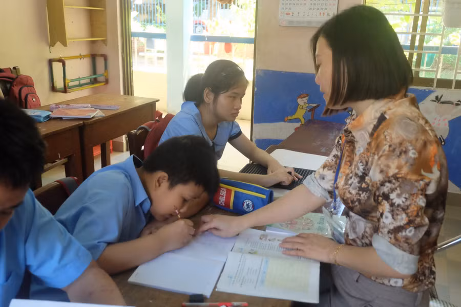 Xem các em nơi đây như là các em các cháu trong gia đình.