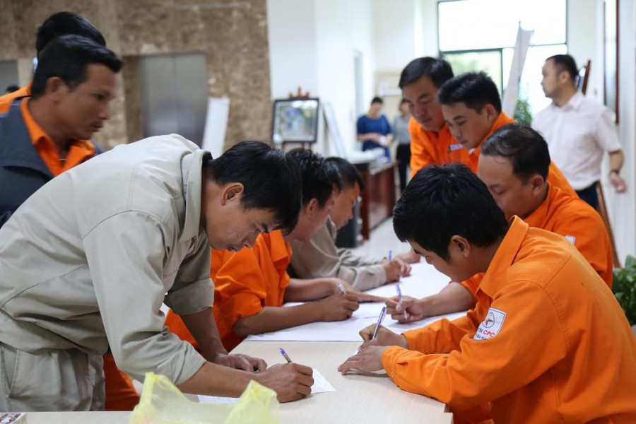 Chương trình hiến máu nhân đạo có hơn 350 cán bộ, nhân viên, đoàn viên thành niên.