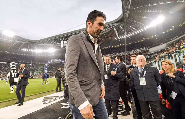 Trong ngày Juventus được nâng cúp trên sân nhà, thủ thành Gigi Buffon đã từ thủ đô Paris quay về thành phố Turin. Trước khi gia nhập PSG vào mùa Hè 2018, Buffon từng nhiều năm gắn bó với Juventus