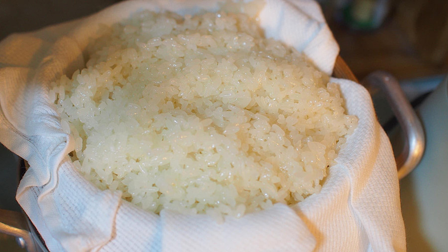 Đồ khoảng 30 phút thì xôi chín. Đồ khoảng 30 phút thì xôi chín.