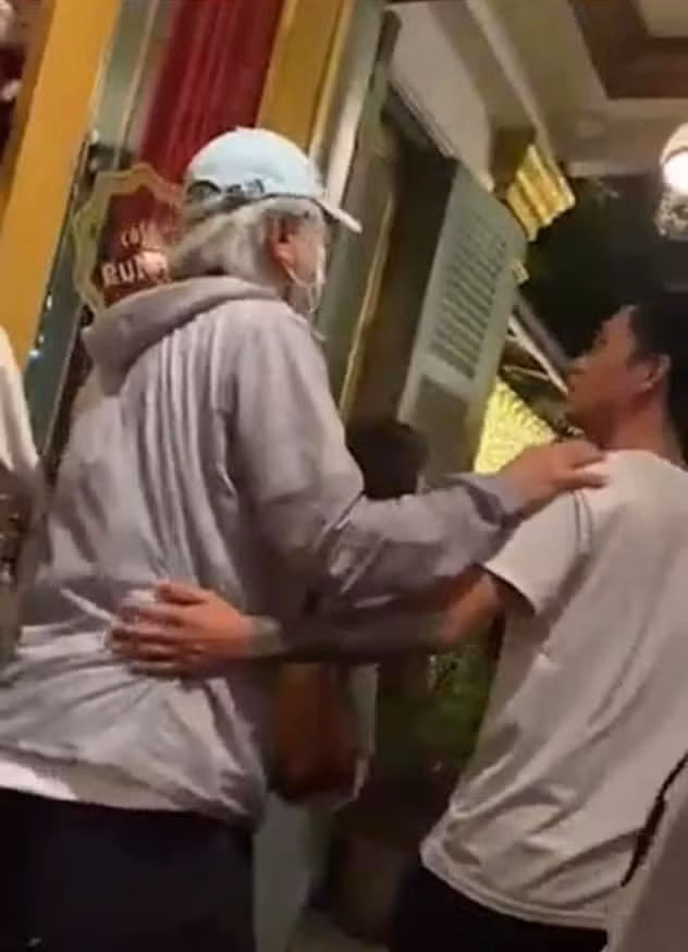 Hình ảnh Châu Tinh Trì đến Việt Nam được khán giả chụp lại.