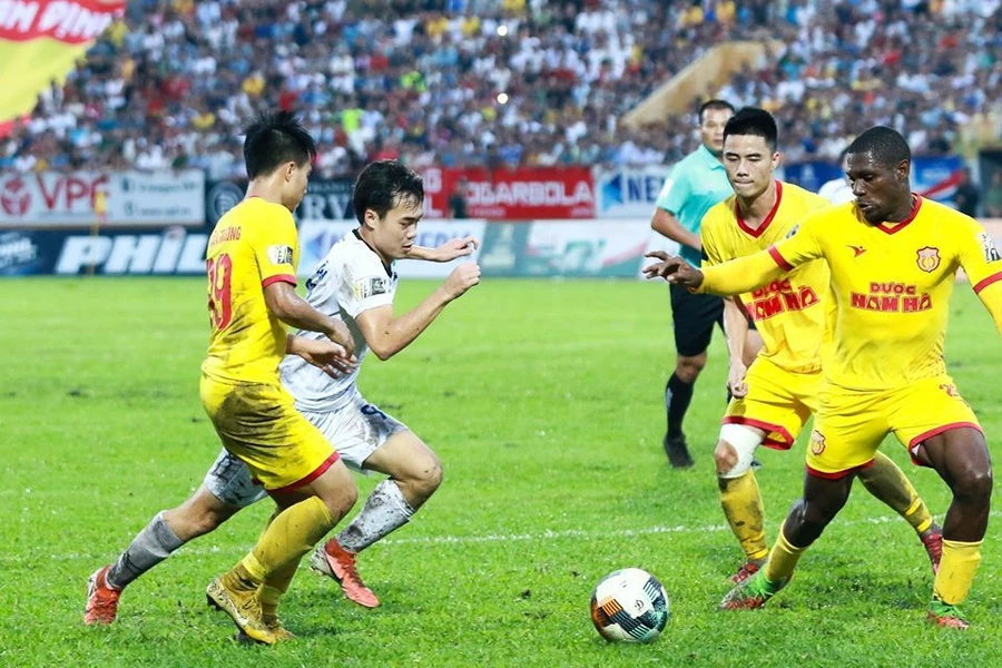 Lịch thi đấu bóng đá 13/5: Kịch tính vòng 18 V-League