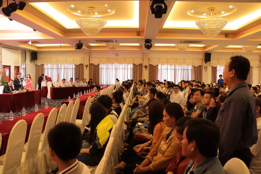 Nhiều vấn đề phụ huynh và SV quan tâm được BGH Nhà trường ghi nhận và chia sẻ tận tình.