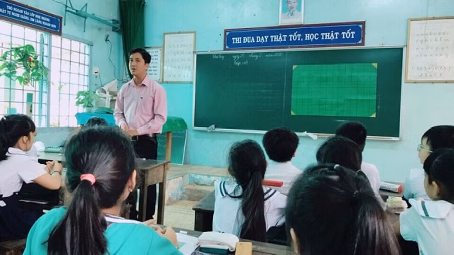 Thầy Nguyễn Minh Nhựt, Hiệu trưởng Trường Tiểu học Phú Mỹ (TP Sa Đéc, Đồng Tháp) luôn tiên phong trong các buổi hội giảng.