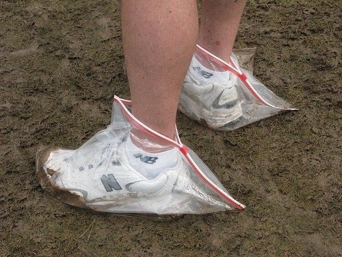 Cách giữ giày luôn trắng sạch tinh tươm. Cách giữ giày luôn trắng sạch tinh tươm.