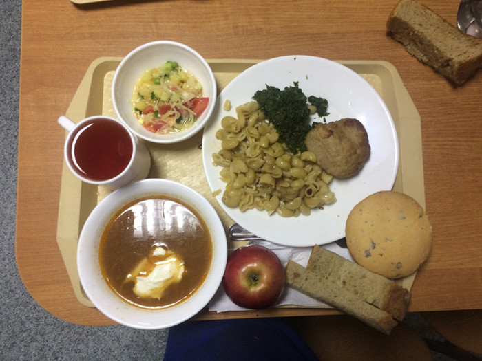  Công nhân làm việc tại những vùng đất băng giá (phá băng, khoan dầu) - Nga: Vì ở những vùng này không có thức ăn nên thức ăn đều phải được vận chuyển đến từ nơi khác, và đó hầu như đều là thức ăn nhanh cùng với trái cây.