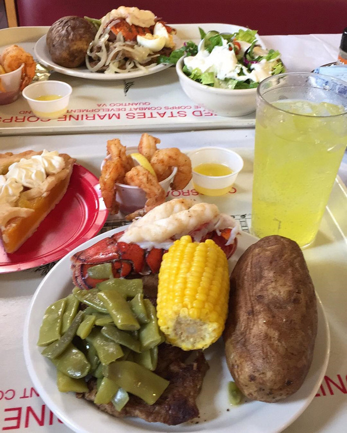  Đặc vụ FBI và các đơn vị đặc nhiệm - Mỹ: Vì phải vận động nhiều nên những người làm ở các bộ phận này phải nạp hơn 3.000 calo mỗi ngày. Thực đơn của họ rất phong phú, nhưng phải đầy đủ đạm và carbs.