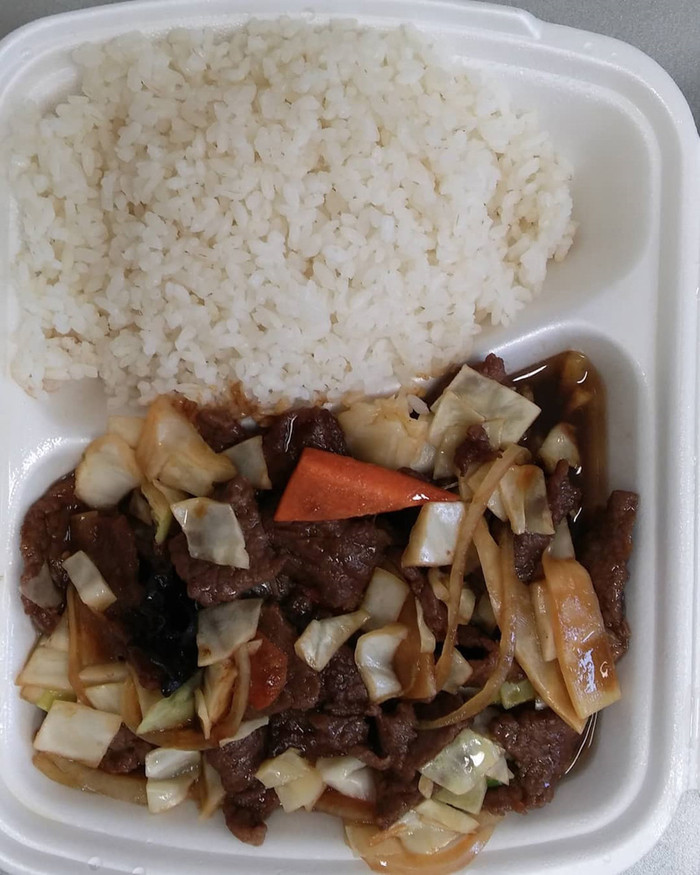  Lính cứu hỏa - Slovakia: Khi phải đi dập tắt đám cháy, lính cứu hỏa có thể tiêu hao 500 calo mỗi giờ, vì thế thực đơn của họ có rất nhiều cơm, thịt, và rau củ.