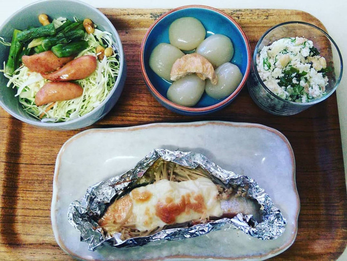  Vũ công ballet - Nhật Bản: Để chịu đựng được cường độ luyện tập khắc nghiệt mà không tăng cân, các vũ công ballet thường ăn một thực đơn nhất định để cơ thể tự sử dụng mỡ trong người, và họ kiêng đường và thịt. Chẳng hạn thực đơn này có cá, các loại hải sản, trứng, rau, đậu, trái cây, thạch để tăng cường sức mạnh cho dây chằng.